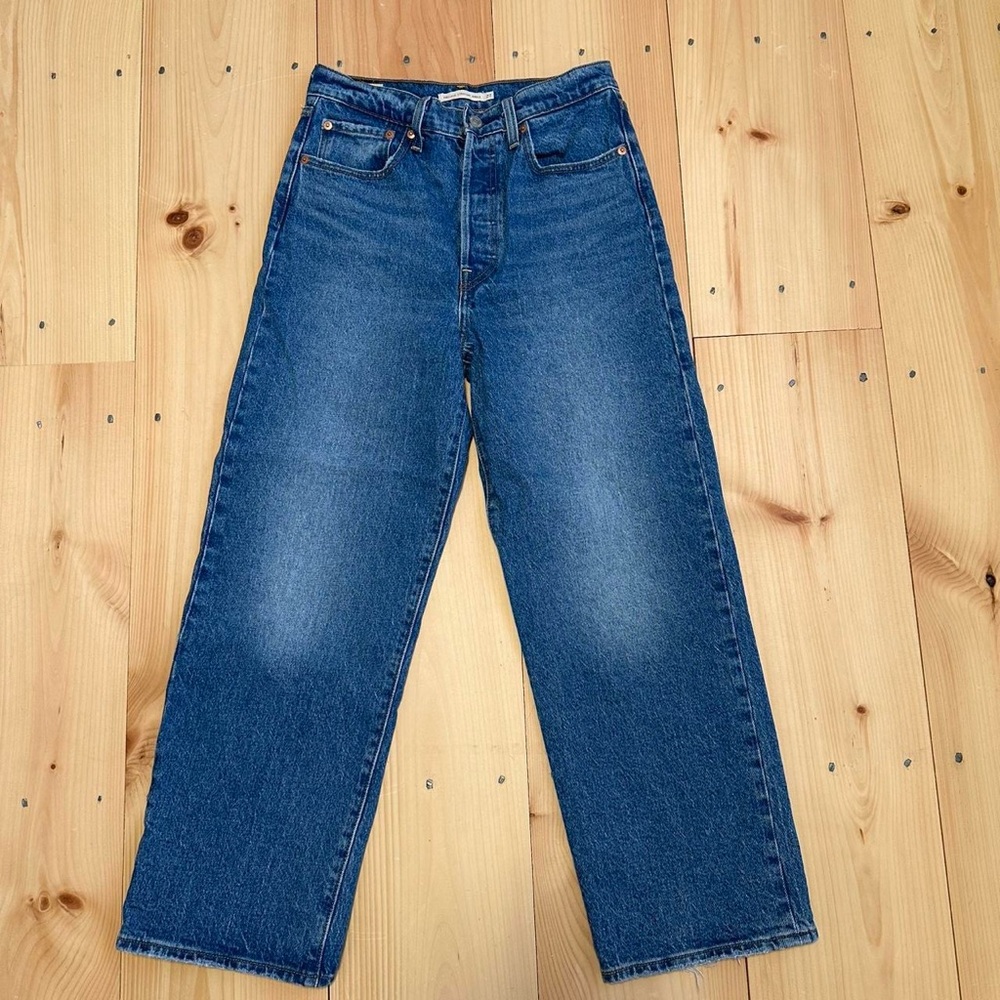 Like New Levi's Ribcage Straight